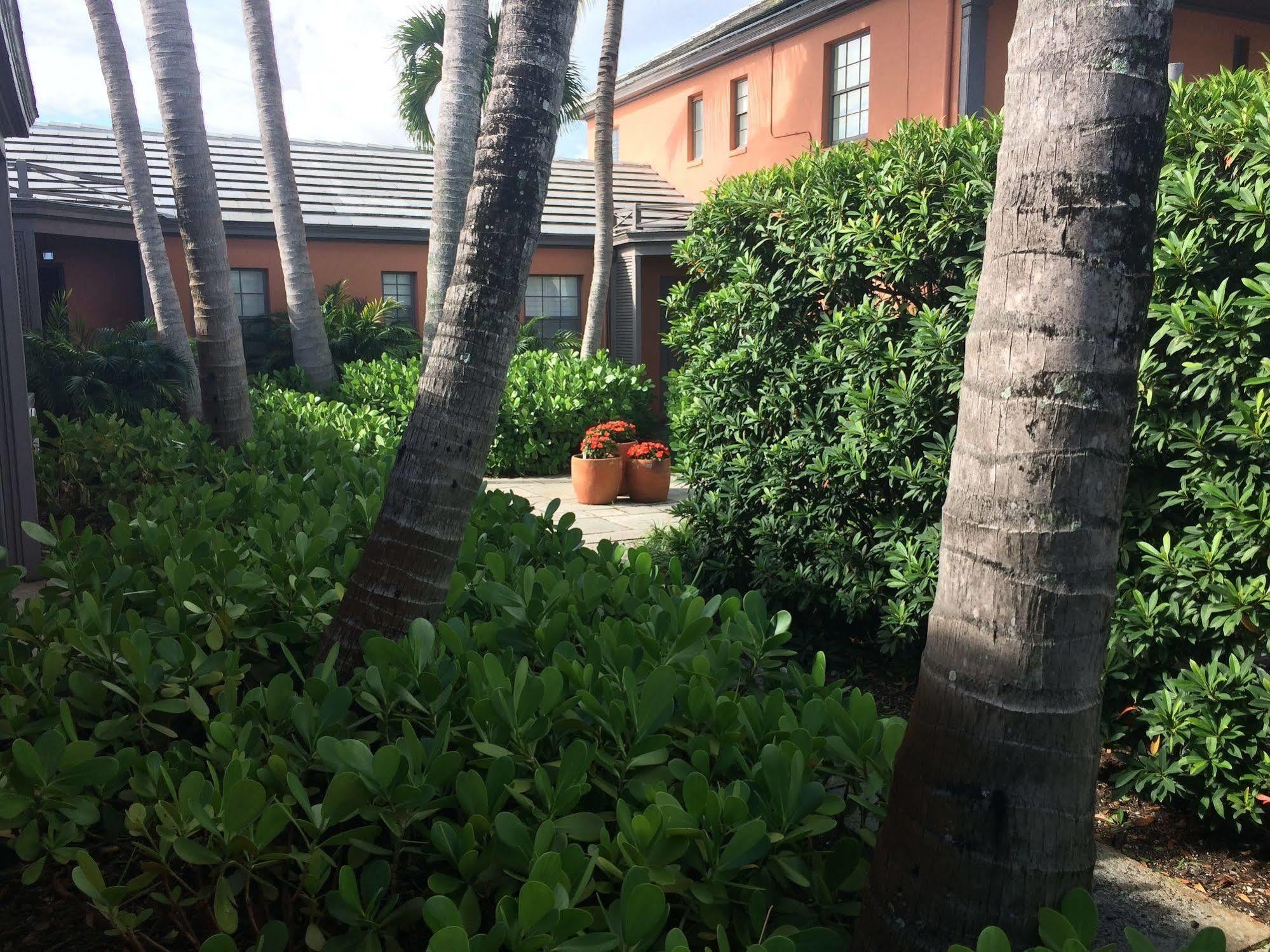 ビバ ホテル  ウェストパームビーチ エクステリア 写真